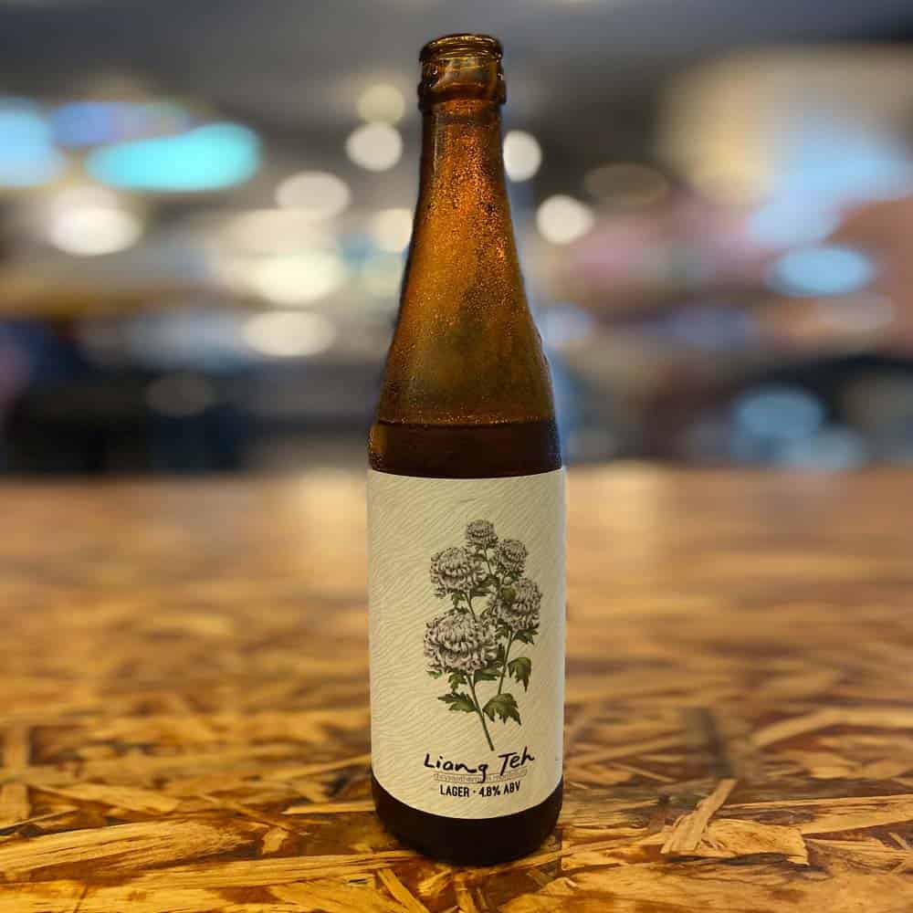 Liang teh beer, accentuated by the lightness of white chrysanthemums